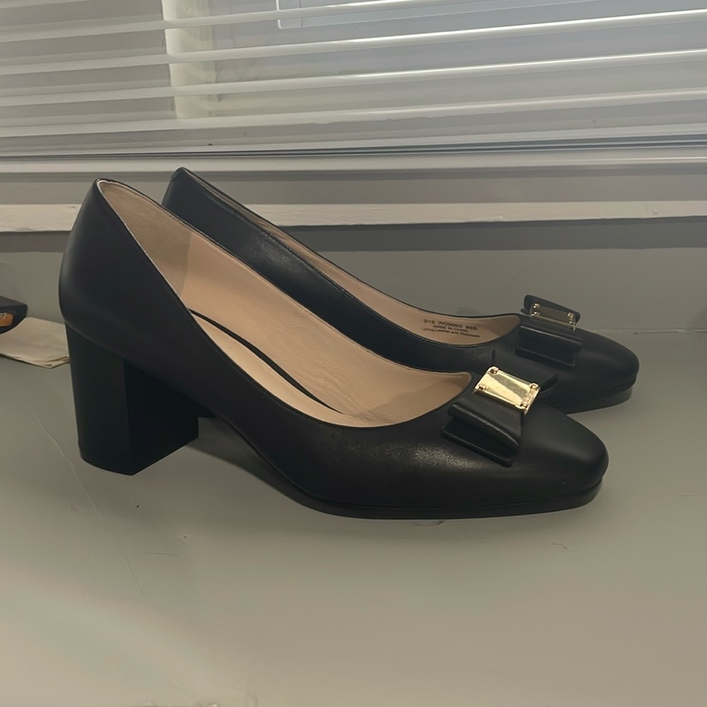 These Cole haan heels are a beautiful mixture of elegant and professional.